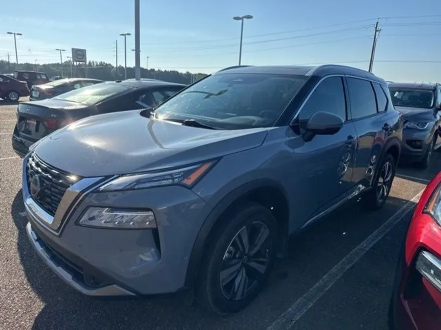 2023 Nissan Rogue SL photo 1