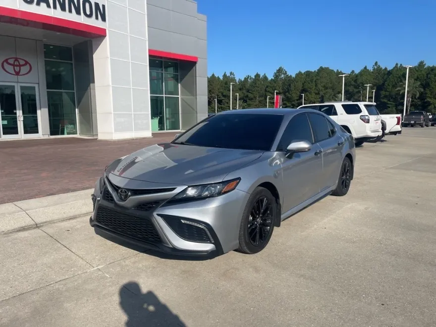 2024 Toyota Camry SE photo 1