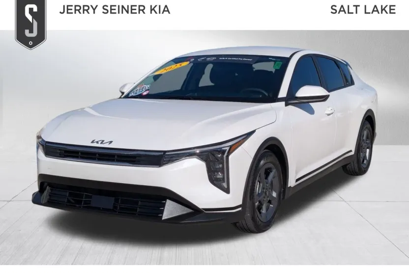 2025 Kia K4 LXS photo 1