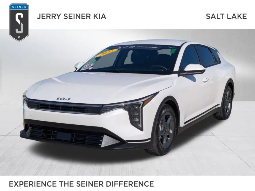 2025 Kia K4 LXS photo 1