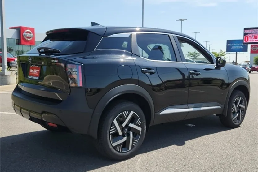 2025 Nissan Kicks SV photo 1