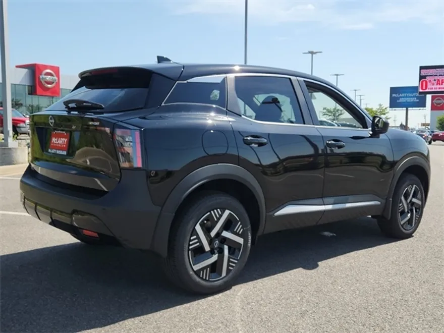 2025 Nissan Kicks SV photo 1