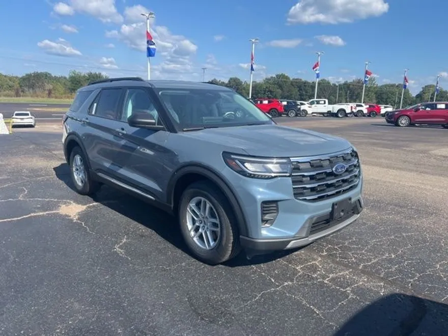 2025 Ford Explorer photo 1