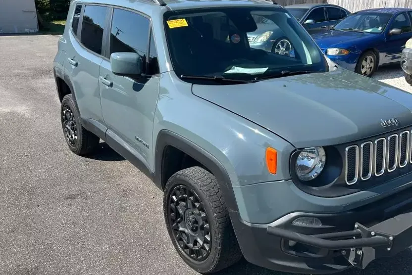 2018 Jeep Renegade Latitude Sport photo 1