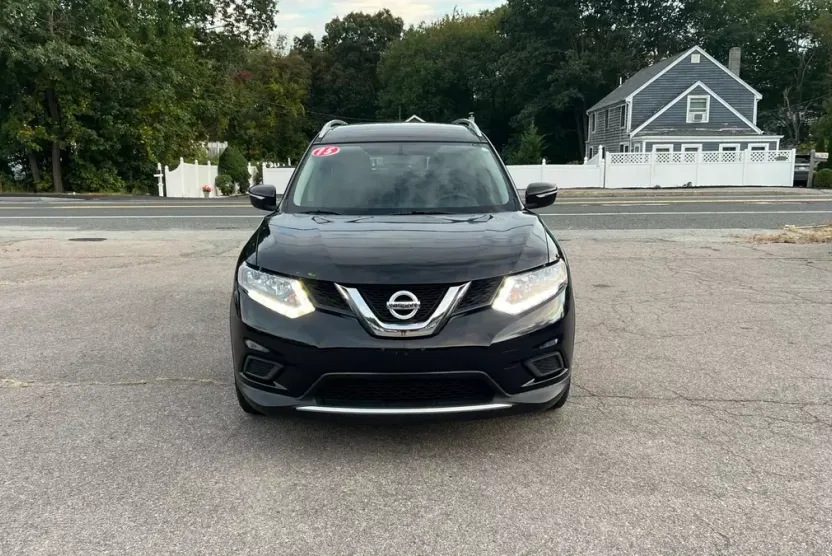 2015 Nissan Rogue SV photo 1