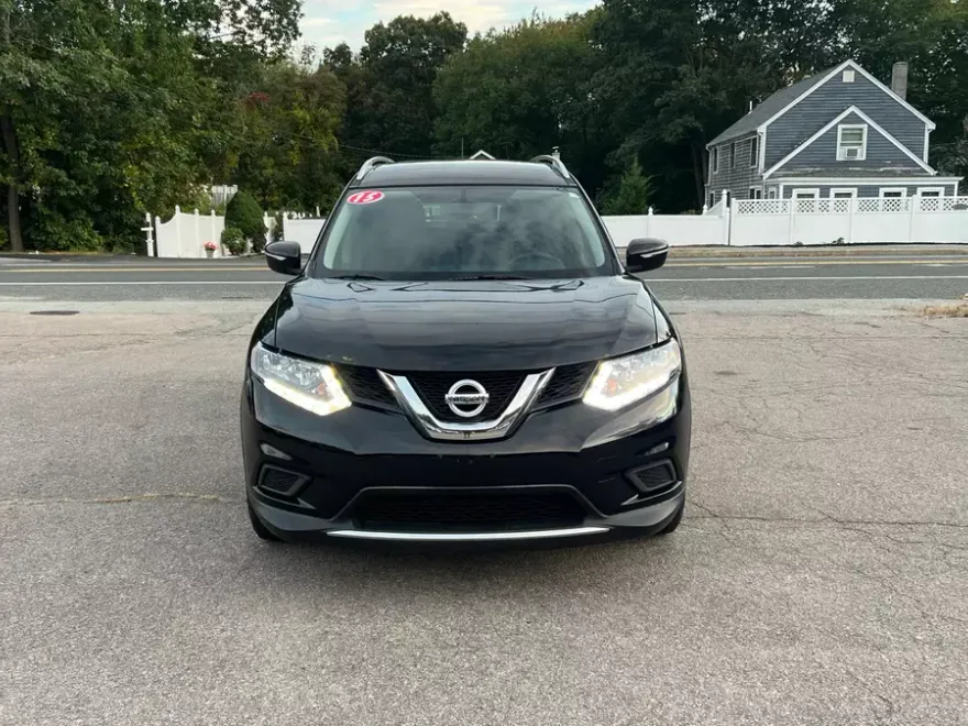 2015 Nissan Rogue SV photo 1