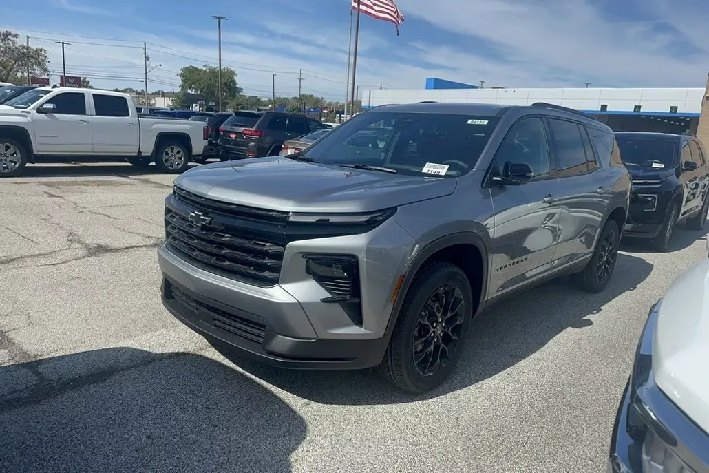 2026 Chevrolet Traverse photo 1