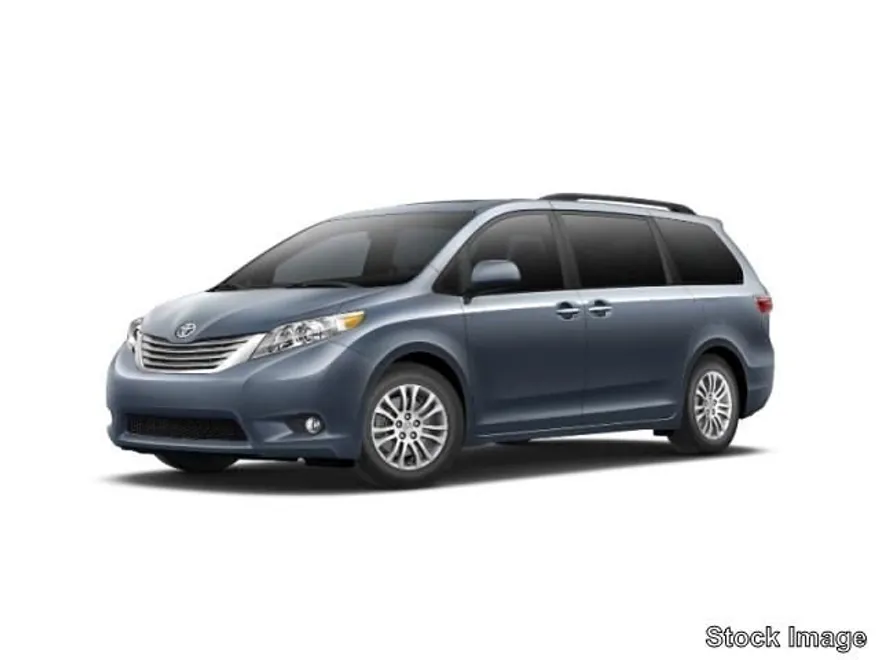 2015 Toyota Sienna XLE photo 1