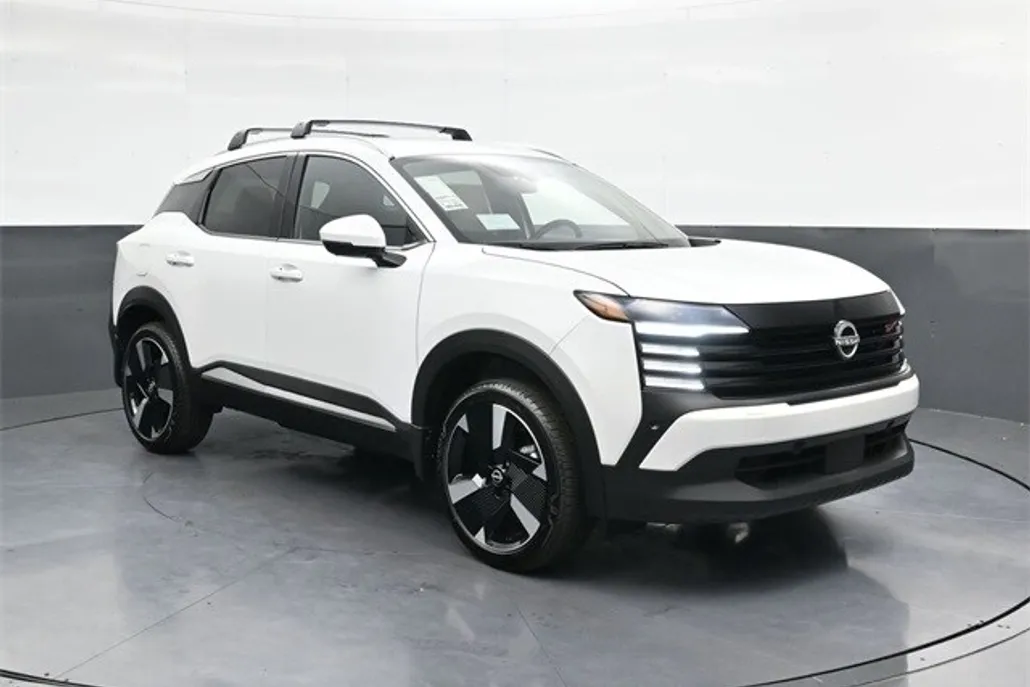 2025 Nissan Kicks SR photo 1