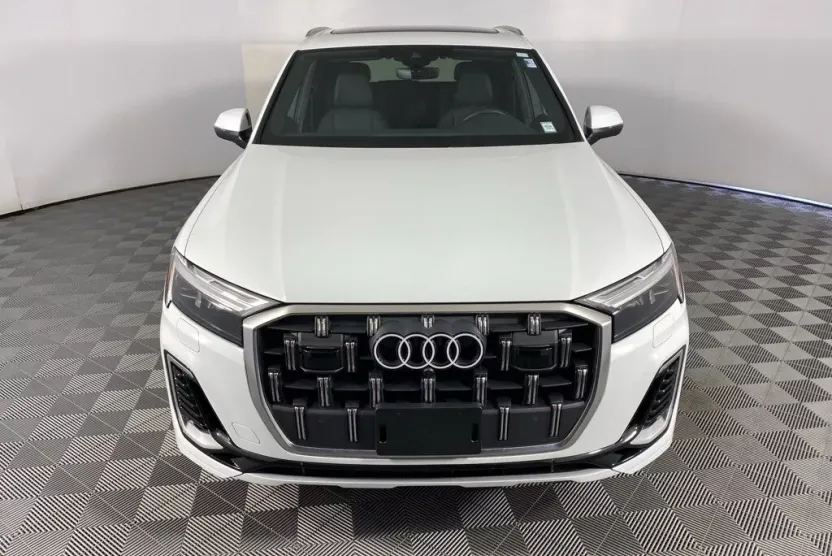 2025 Audi Q7 55 Premium Plus photo 1