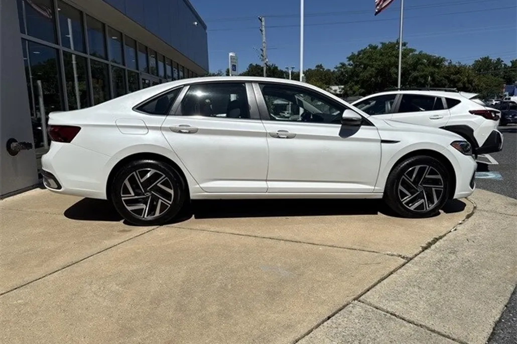 2023 Volkswagen Jetta 1.5T SEL photo 1