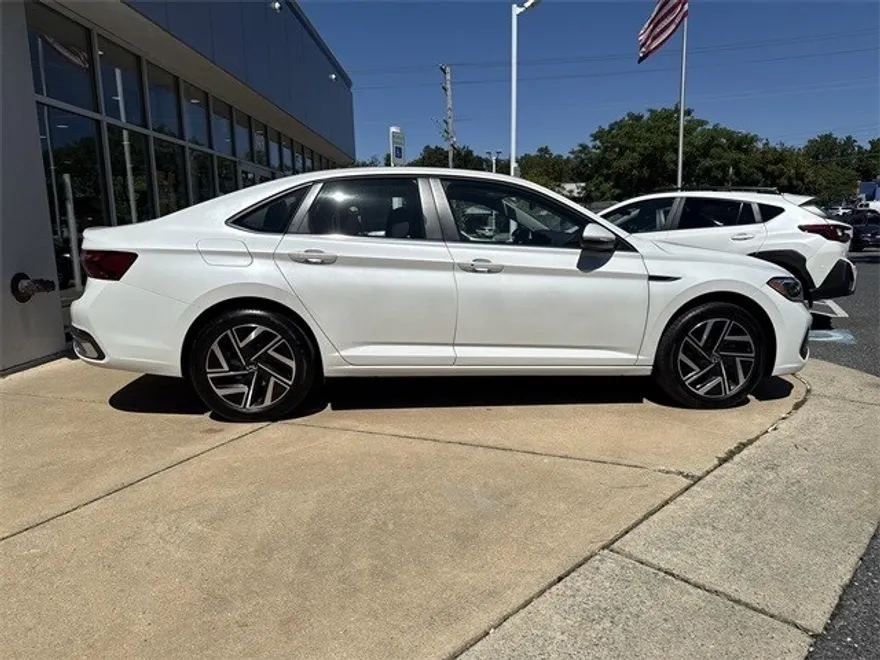 2023 Volkswagen Jetta 1.5T SEL photo 1