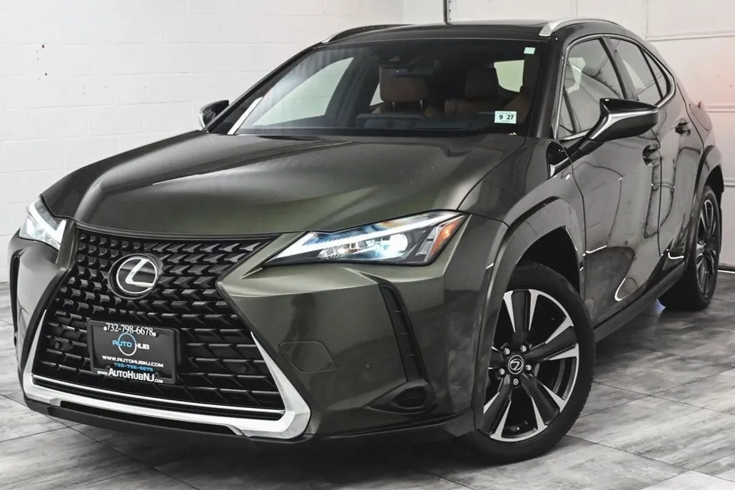 2023 Lexus UX 250h Premium photo 1