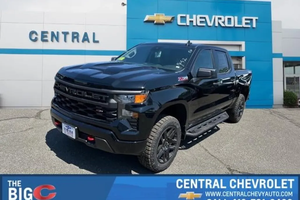 2025 Chevrolet Silverado 1500 Custom Trail Boss photo 1
