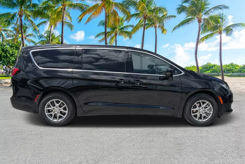 2025 Chrysler Voyager LX photo 1
