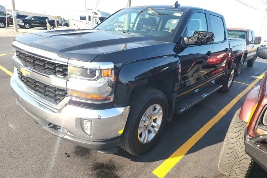 2018 Chevrolet Silverado 1500 LT photo 1