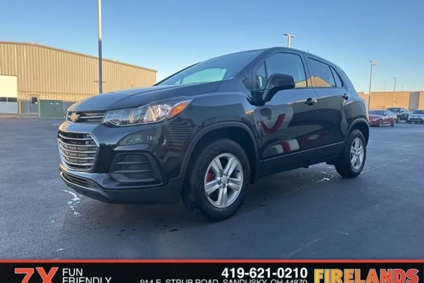 2022 Chevrolet Trax LS photo 1