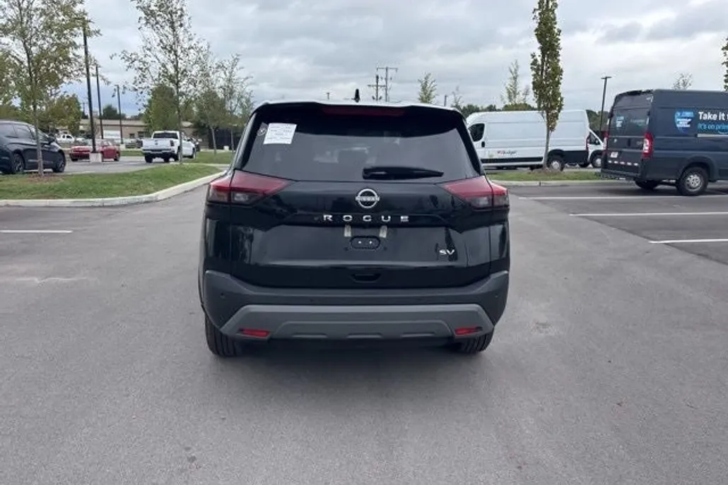 2023 Nissan Rogue SV photo 1