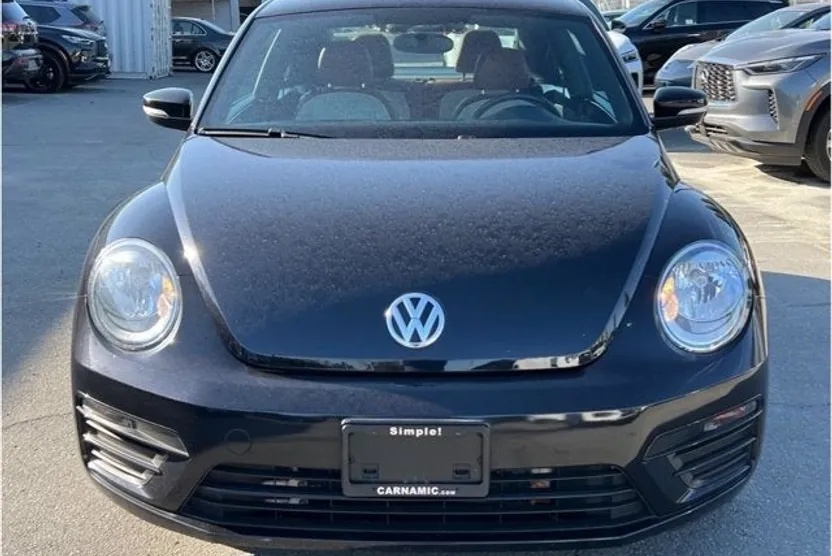 2017 Volkswagen Beetle 1.8T Classic photo 1