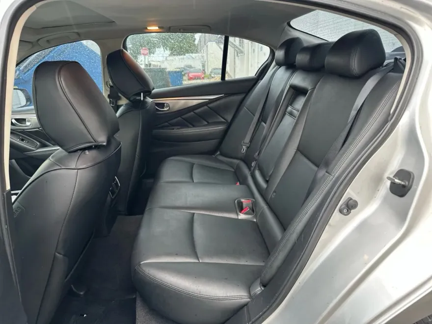 2015 Infiniti Q50 photo 6