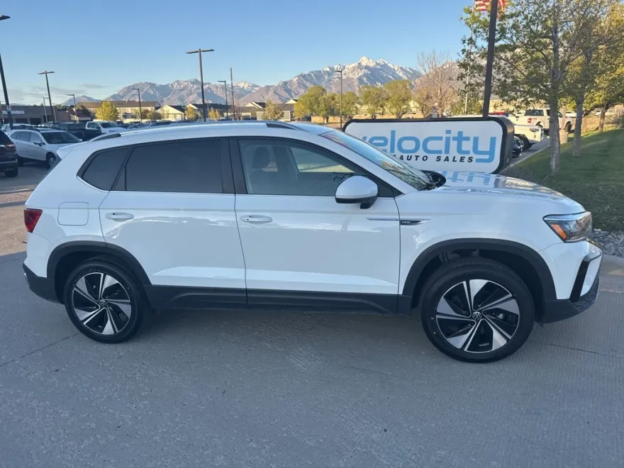 2024 Volkswagen Taos SE photo 8