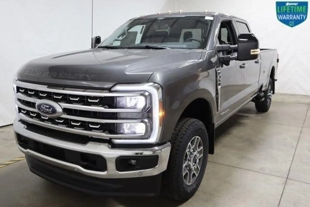2025 Ford F-350 Lariat photo 1