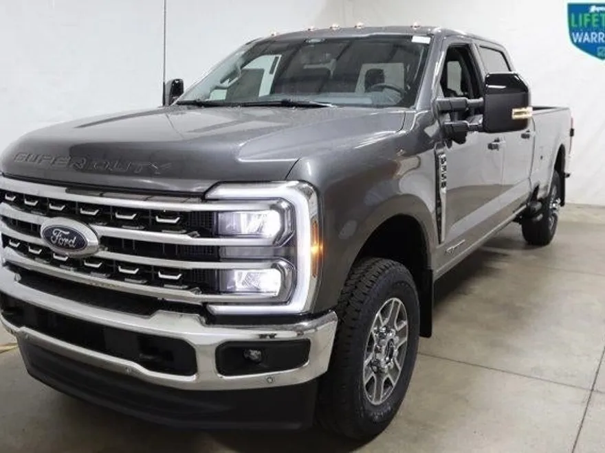 2025 Ford F-350 Lariat photo 1
