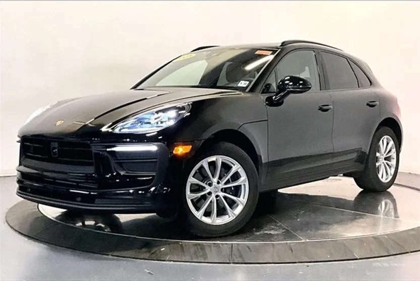 2025 Porsche Macan T photo 1