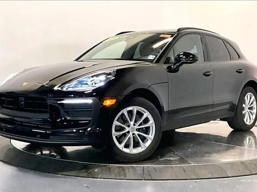 2025 Porsche Macan T photo 1