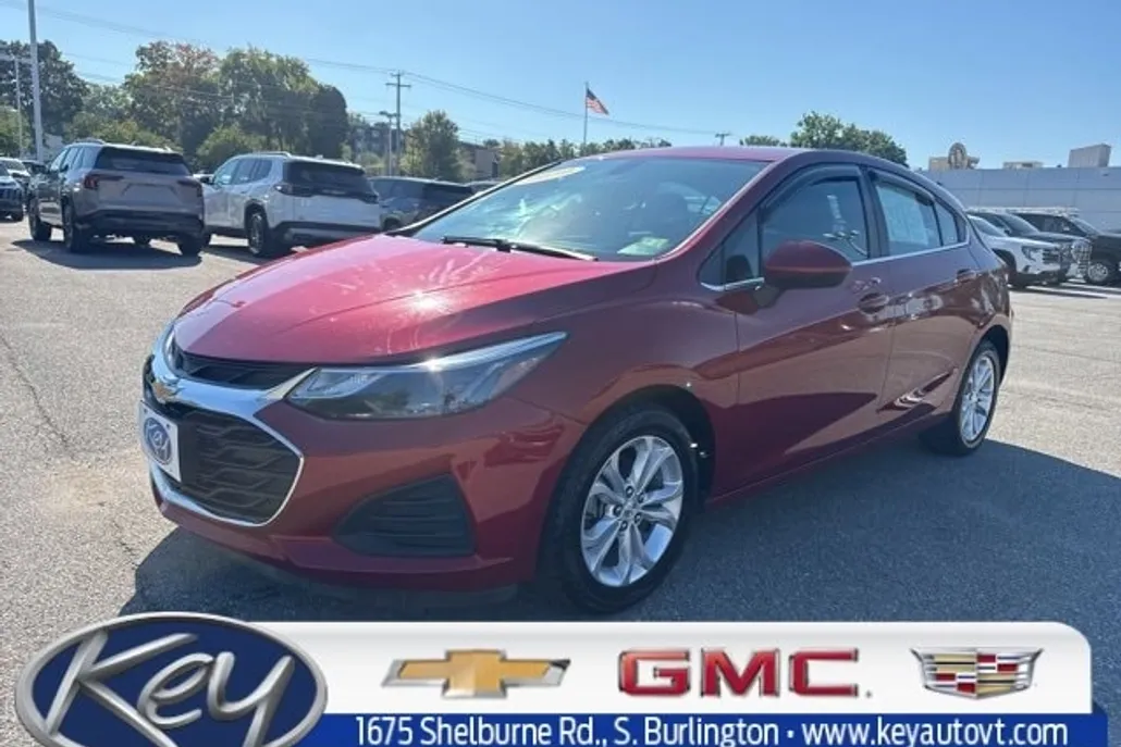 2019 Chevrolet Cruze LT photo 1