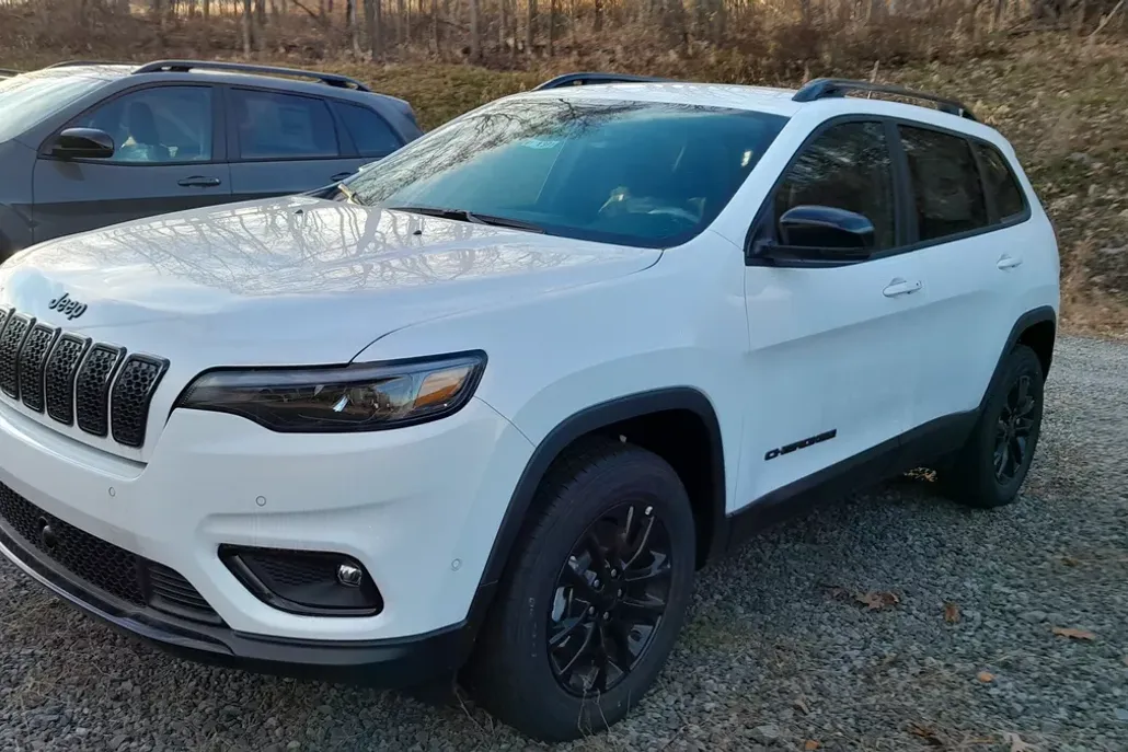 2023 Jeep Cherokee Altitude Lux photo 1