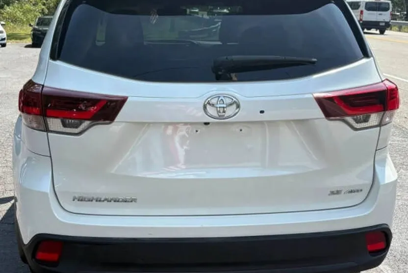 2019 Toyota Highlander SE Sport photo 1