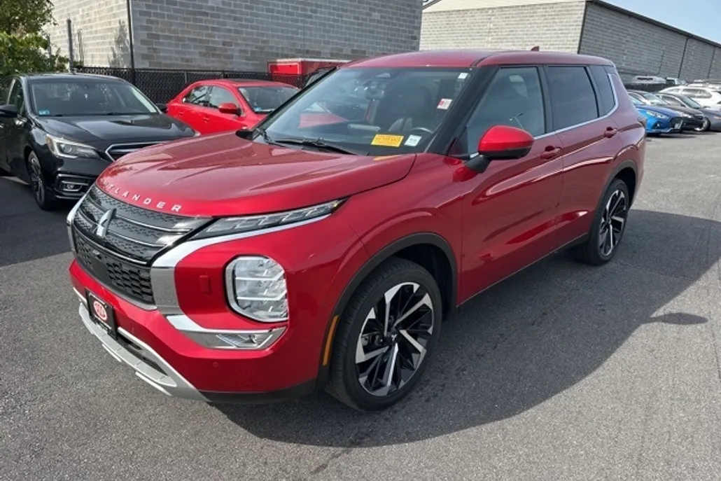 2022 Mitsubishi Outlander SE photo 1