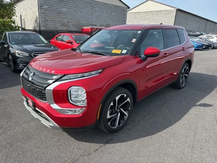 2022 Mitsubishi Outlander SE photo 1