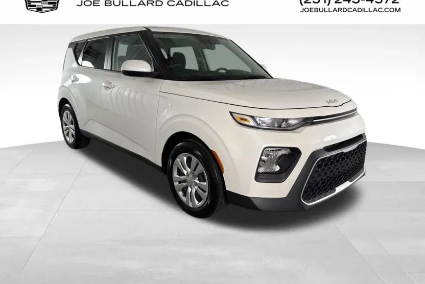 2022 Kia Soul LX photo 1