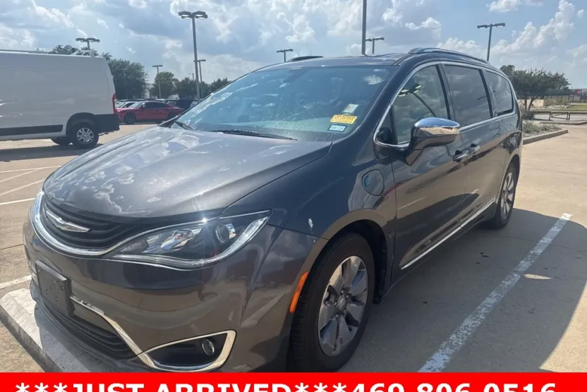 2018 Chrysler Pacifica Hybrid Limited photo 1