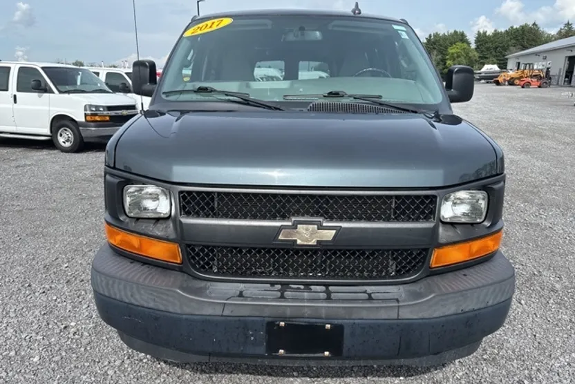 2017 Chevrolet Express Passenger 2500 LS photo 1