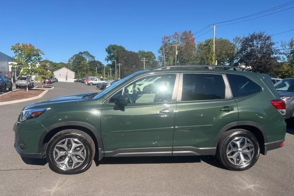 2023 Subaru Forester Premium photo 1