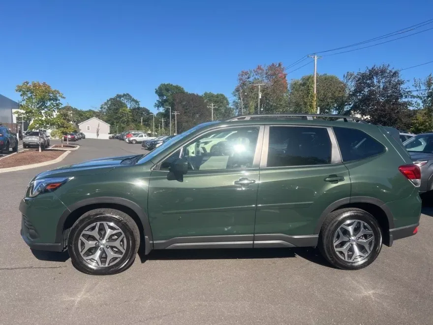 2023 Subaru Forester Premium photo 1