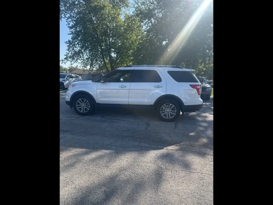 2015 Ford Explorer XLT photo 1