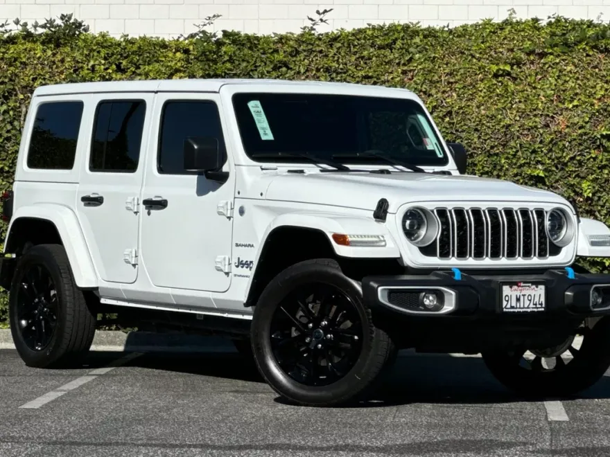 2024 Jeep Wrangler Sahara 4xe photo 2