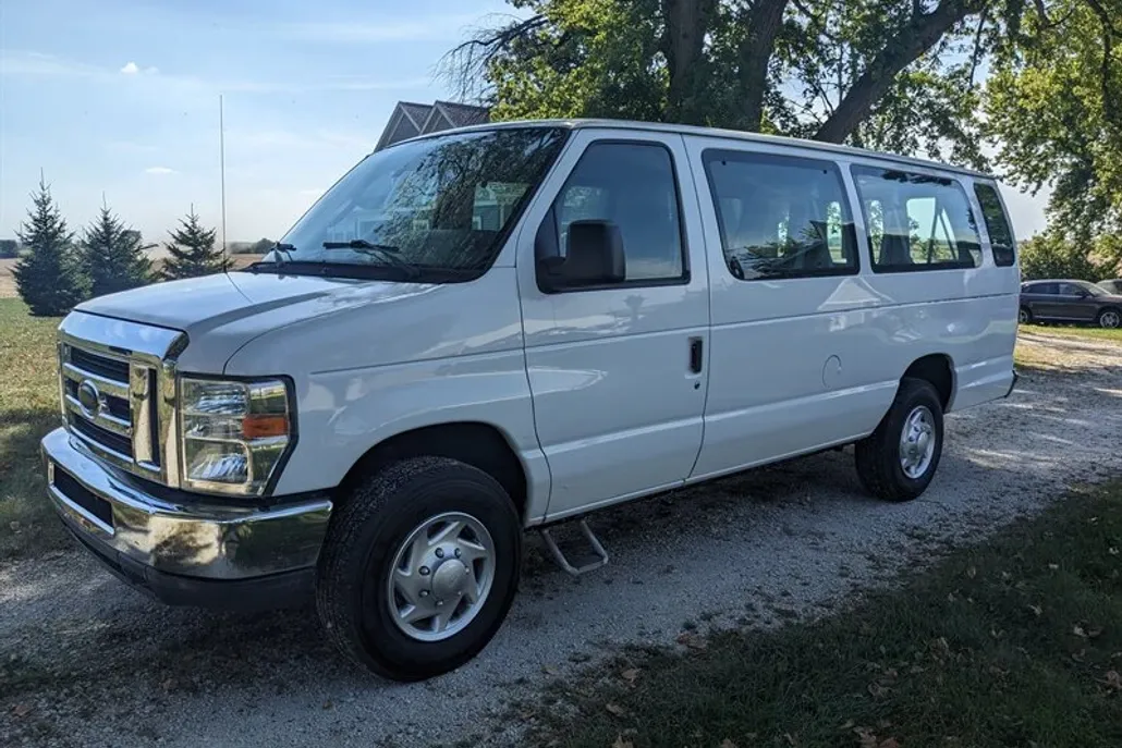 2014 Ford E-350 XLT photo 1