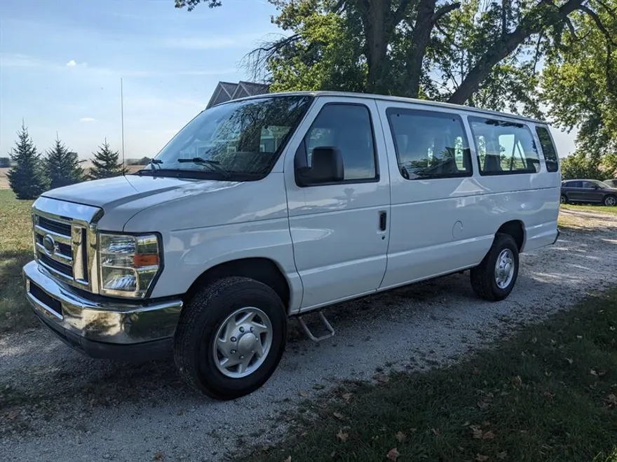 2014 Ford E-350 XLT photo 1