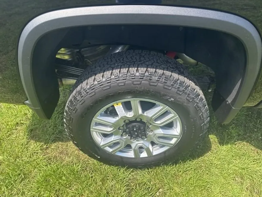 2025 Chevrolet Silverado 2500HD LT photo 1