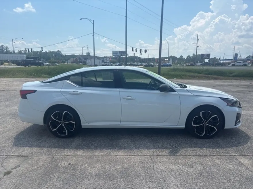 2024 Nissan Altima 2.5 SR photo 1