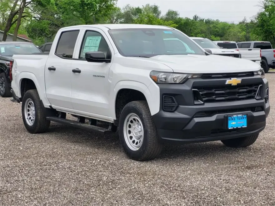2025 Chevrolet Colorado LT photo 1