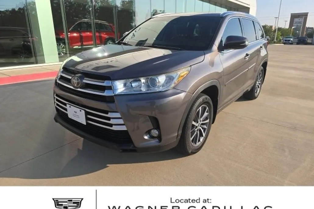 2018 Toyota Highlander SE photo 1