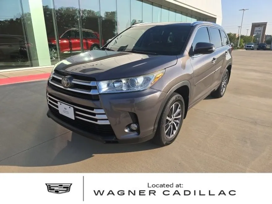 2018 Toyota Highlander SE photo 1