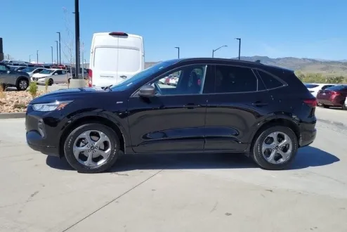 2024 Ford Escape ST-Line photo 2