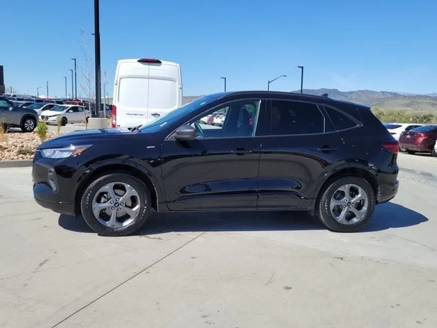 2024 Ford Escape ST-Line photo 2